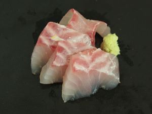 クリックで拡大表示 ヨコスジフエダイの刺身