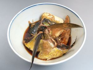 クリックで拡大表示 シイラのあら煮