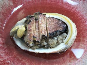 クリックで拡大表示 アカアワビの酒蒸し