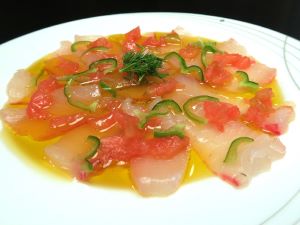 クリックで拡大表示 ヒレジロマンザイウオのカルパッチョ