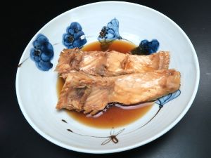 クリックで拡大表示 ヒレジロマンザイウオの煮つけ