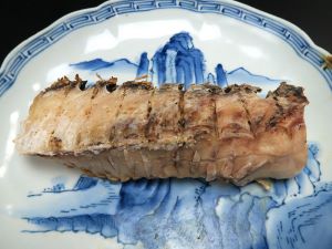 クリックで拡大表示 ヒレジロマンザイウオの塩焼き