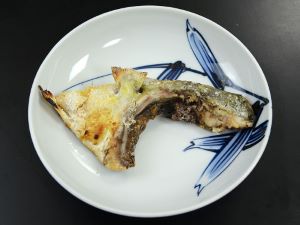 クリックで拡大表示 コガネシマアジのかまの塩焼き