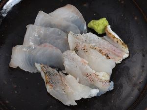 クリックで拡大表示 ミノカサゴの刺身