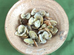 クリックで拡大表示 オキアサリの酒蒸し