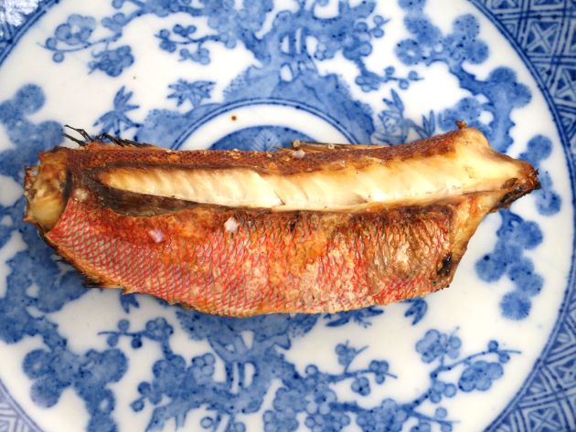 ロウソクチビキの塩焼き