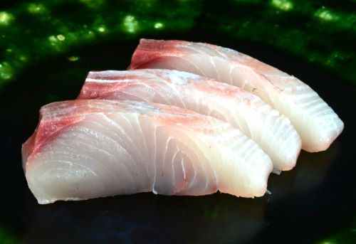 クリックで拡大表示 シイラの背の刺身