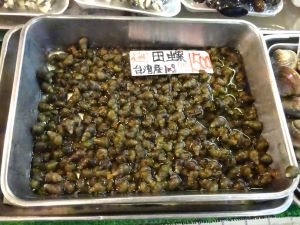 上野センター街で売られていた台湾産タニシ