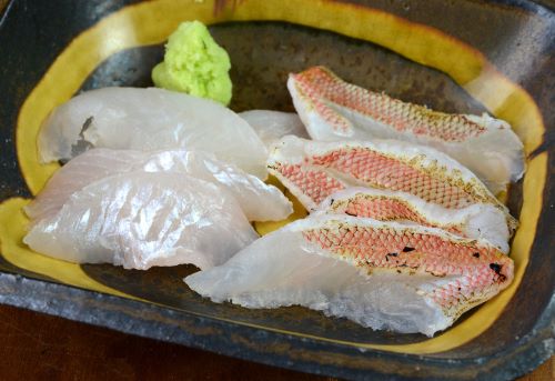 クリックで拡大表示 ヒメコダイ刺身