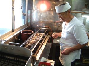 クリックで拡大表示 ぼっかの蒲焼きを焼いている様子