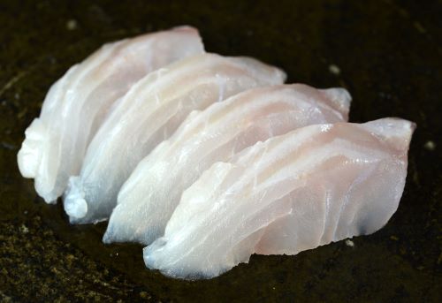 クリックで拡大表示 アカイサキの刺身